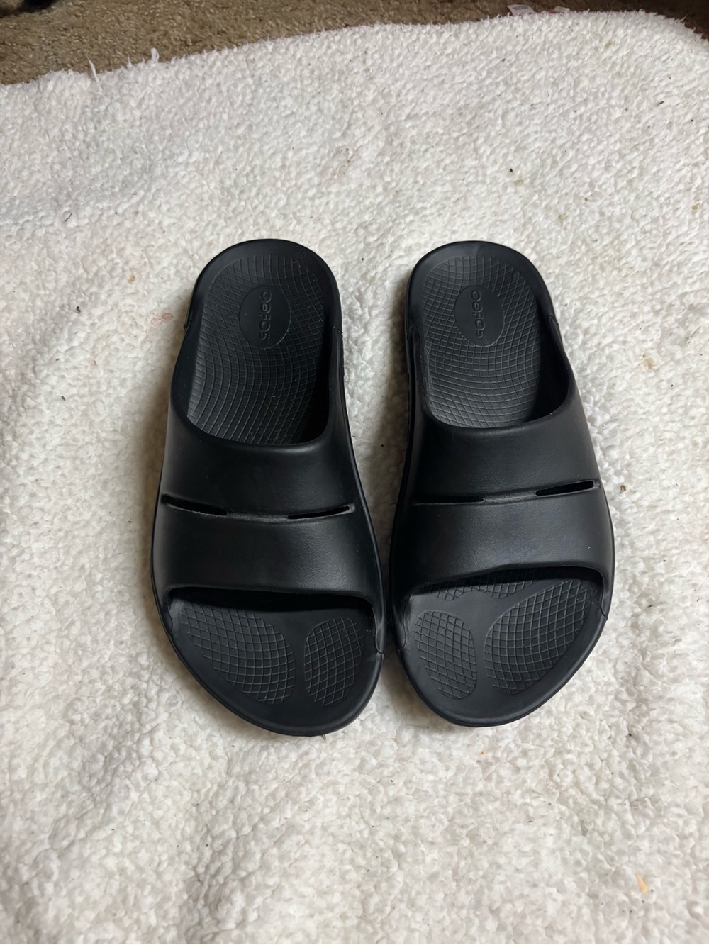 OOFOS Ooahh Slides men's 10 women's size 12 black